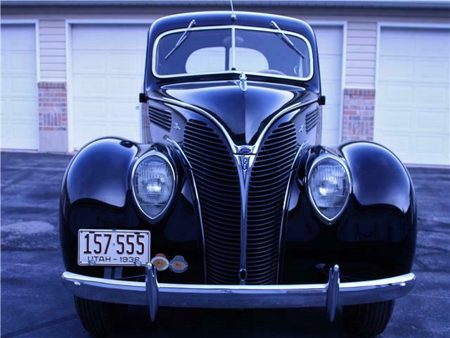 1938 Ford Club Coupe V8 Flathead