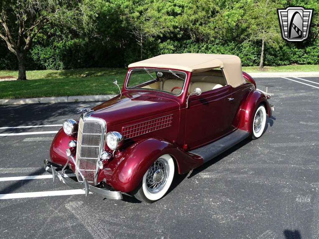 1935 Ford Deluxe Cabriolet