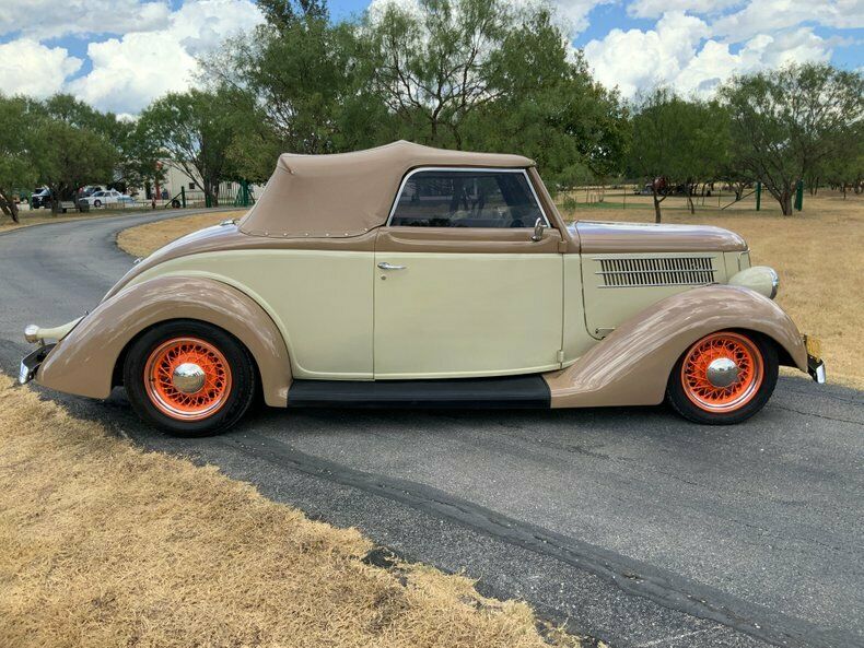 1936 Ford Deluxe Club Cabriolet, 5524 Miles