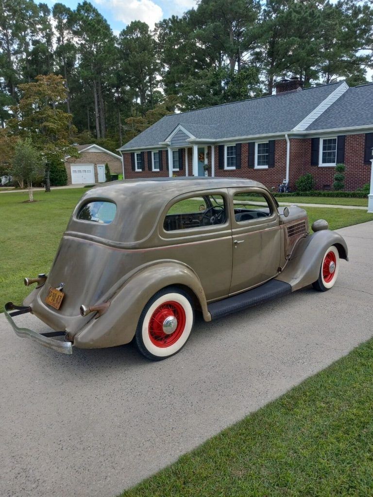 1935 Ford 2 Door Slant Back
