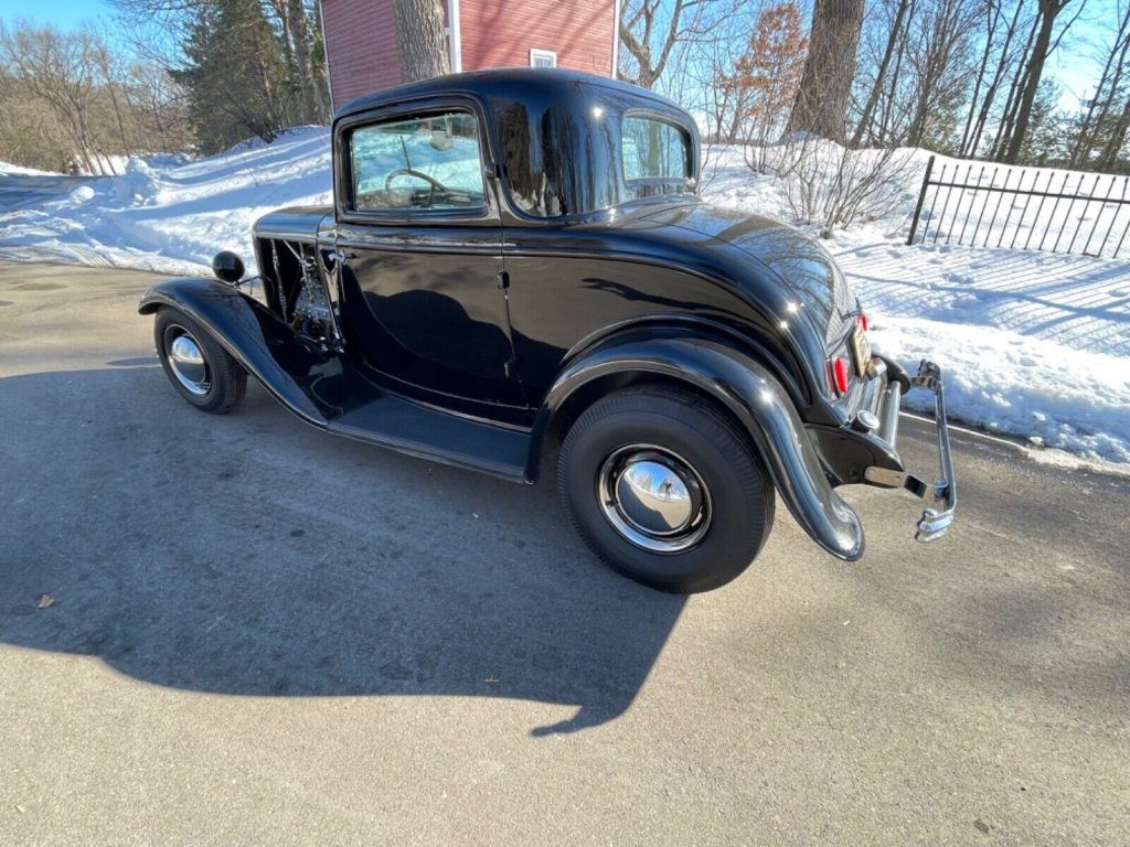 1932 Ford Deluxe 3 Window Coupe SCTA Hot Rod Flathead Black Tuck and Roll