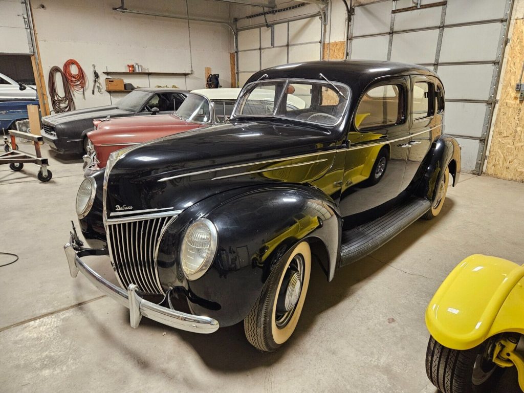 1939 Ford Deluxe 4 door Sedan