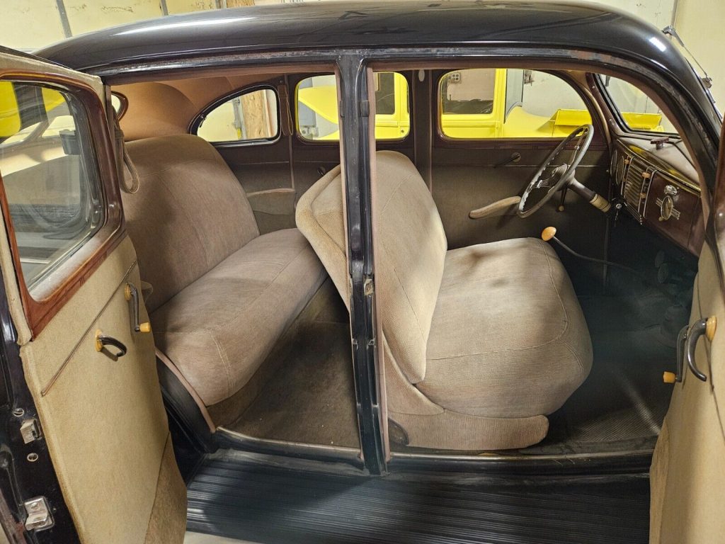 1939 Ford Deluxe 4 door Sedan