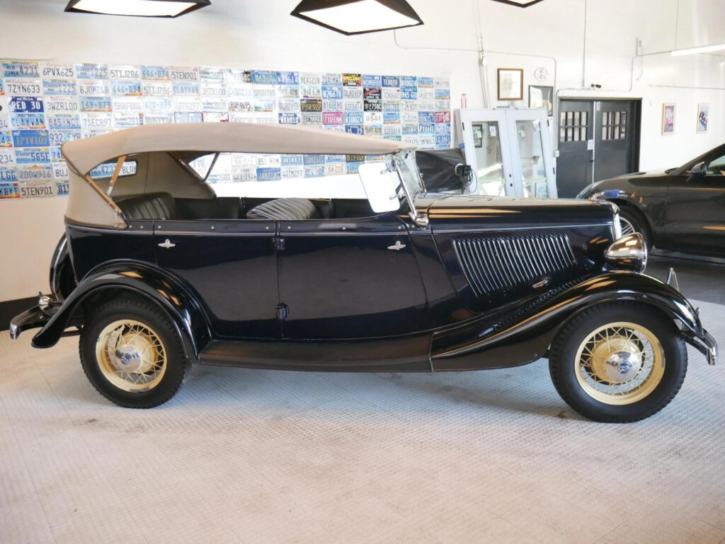 1933 Ford Phaeton