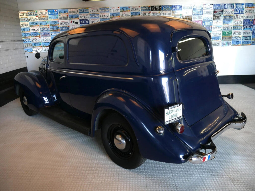 1939 Ford 544 Sedan Delivery