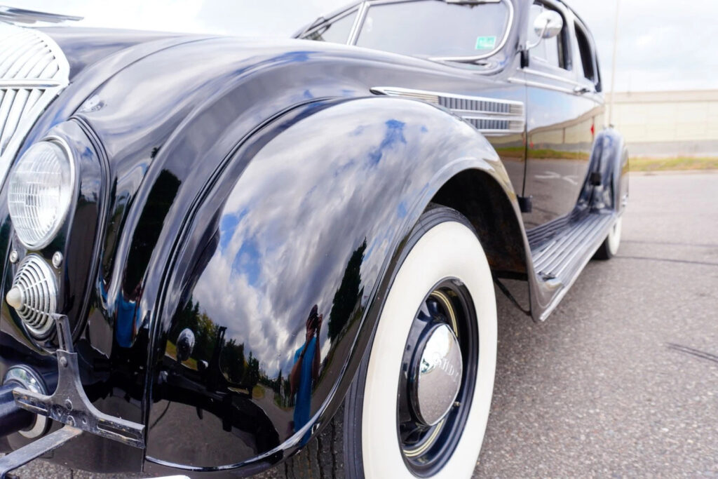 1936 Chrysler Imperial Airflow * 325 I8