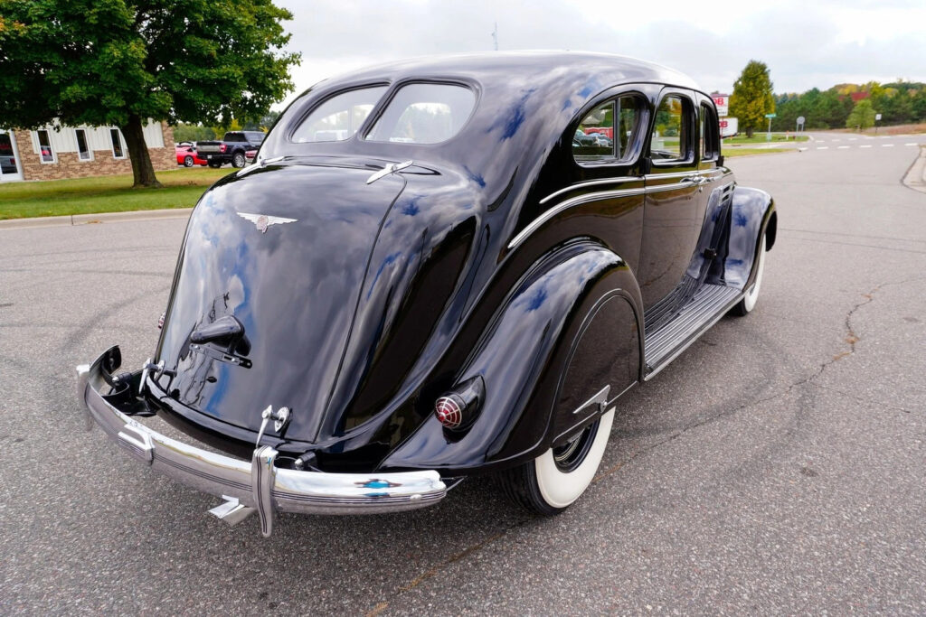1936 Chrysler Imperial Airflow * 325 I8