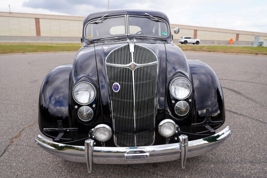1936 Chrysler Imperial Airflow * 325 I8
