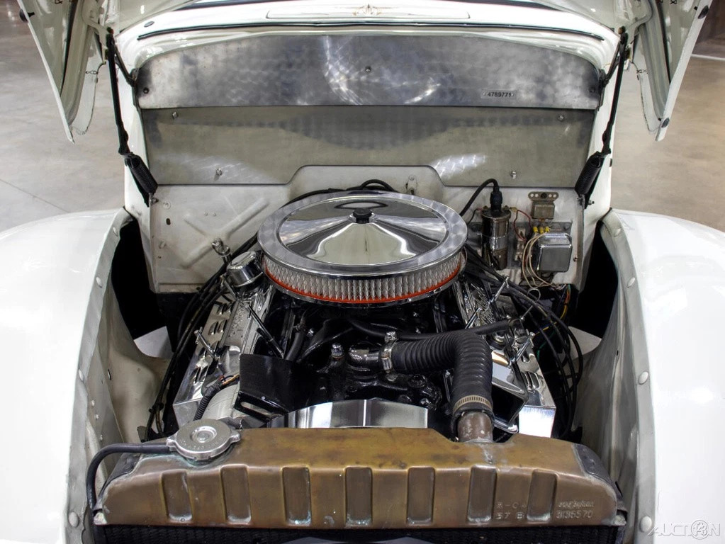 1939 Ford Deluxe Tudor Sedan