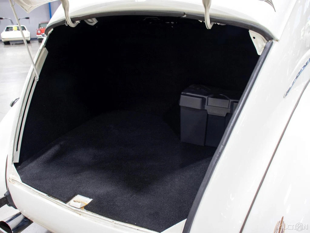 1939 Ford Deluxe Tudor Sedan