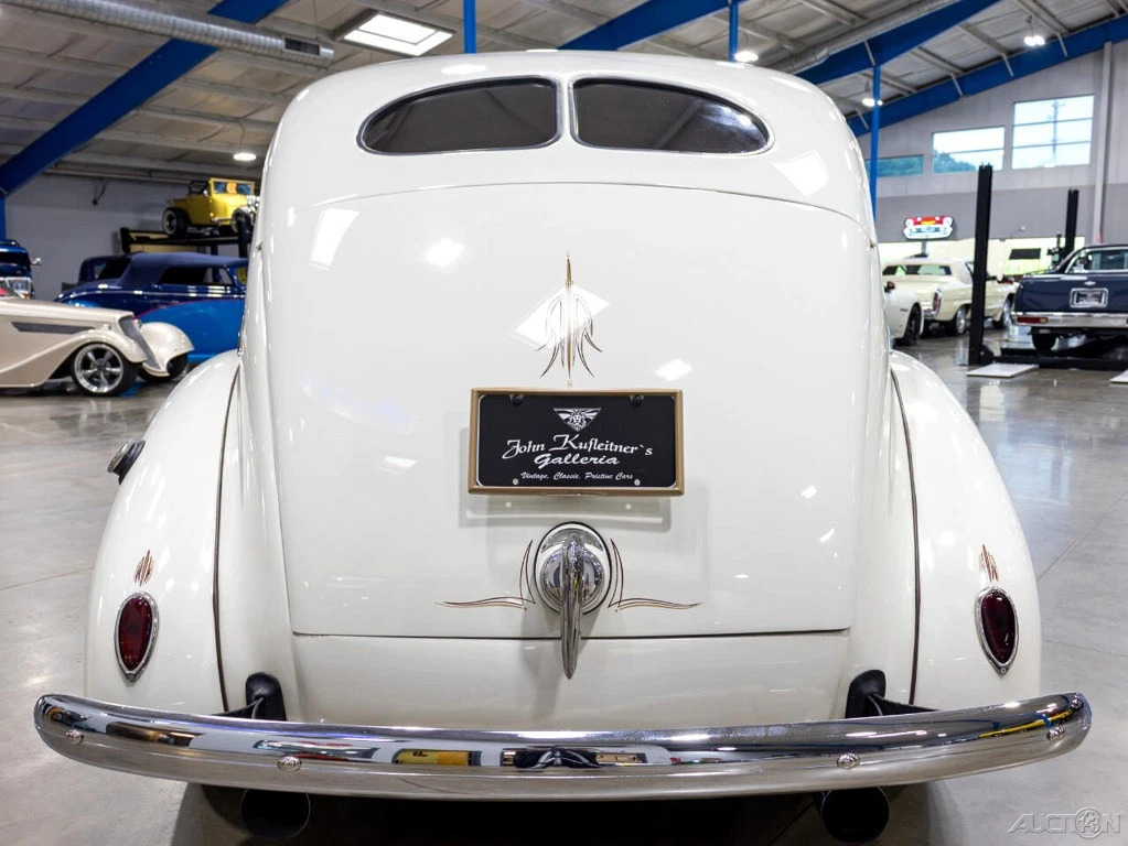 1939 Ford Deluxe Tudor Sedan
